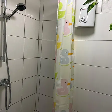 2 Trọ Trái Chung Nhau Buồng Tắm Và Nhà Vệ Sinh Mainz