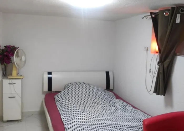 2 Phong Tro Trai Chung Nhau Buong Tam Va Nha Ve Sinh ゲストハウス マインツ