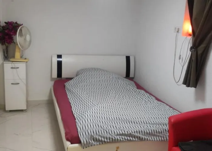 2 Phong Tro Trai Chung Nhau Buong Tam Va Nha Ve Sinh ゲストハウス *