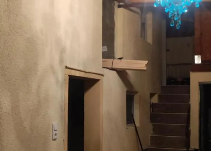 2 Phong Tro Trai Chung Nhau Buong Tam Va Nha Ve Sinh *