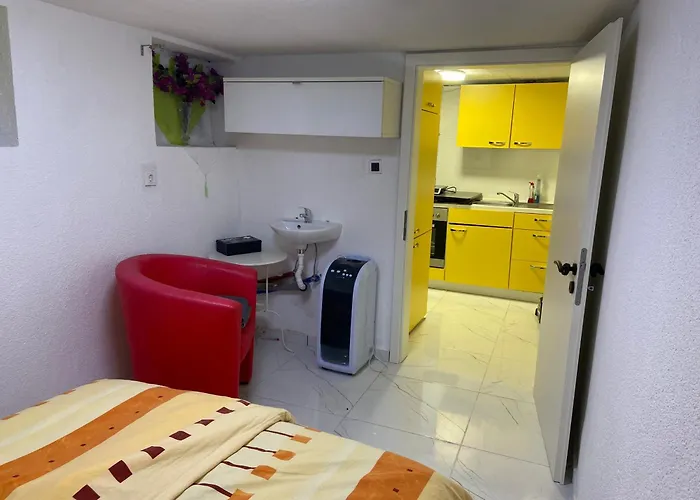 2 Phong Tro Trai Chung Nhau Buong Tam Va Nha Ve Sinh * マインツ