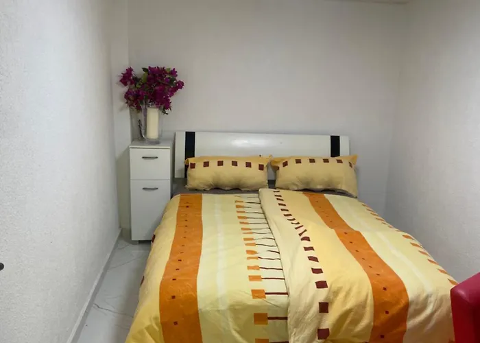 2 Phong Tro Trai Chung Nhau Buong Tam Va Nha Ve Sinh *