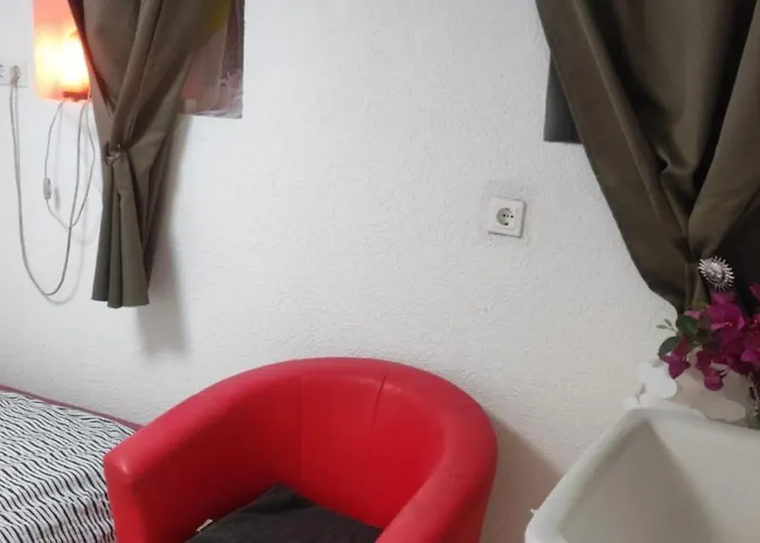 2 Phong Tro Trai Chung Nhau Buong Tam Va Nha Ve Sinh マインツ