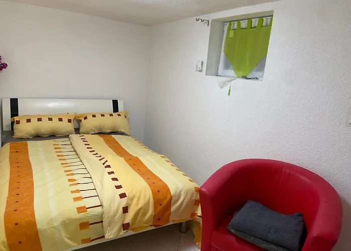 2 Phong Tro Trai Chung Nhau Buong Tam Va Nha Ve Sinh マインツ