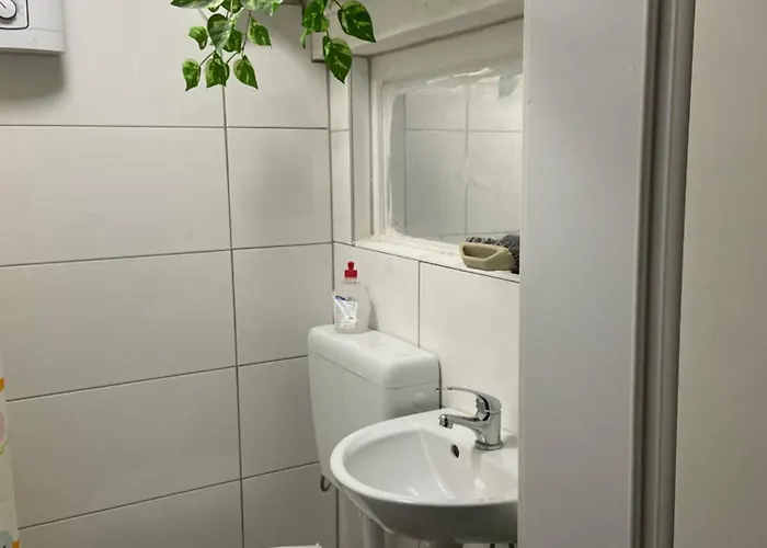 ゲストハウス 2 Phong Tro Trai Chung Nhau Buong Tam Va Nha Ve Sinh *