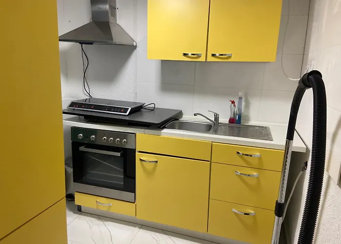 2 Phong Tro Trai Chung Nhau Buong Tam Va Nha Ve Sinh ゲストハウス